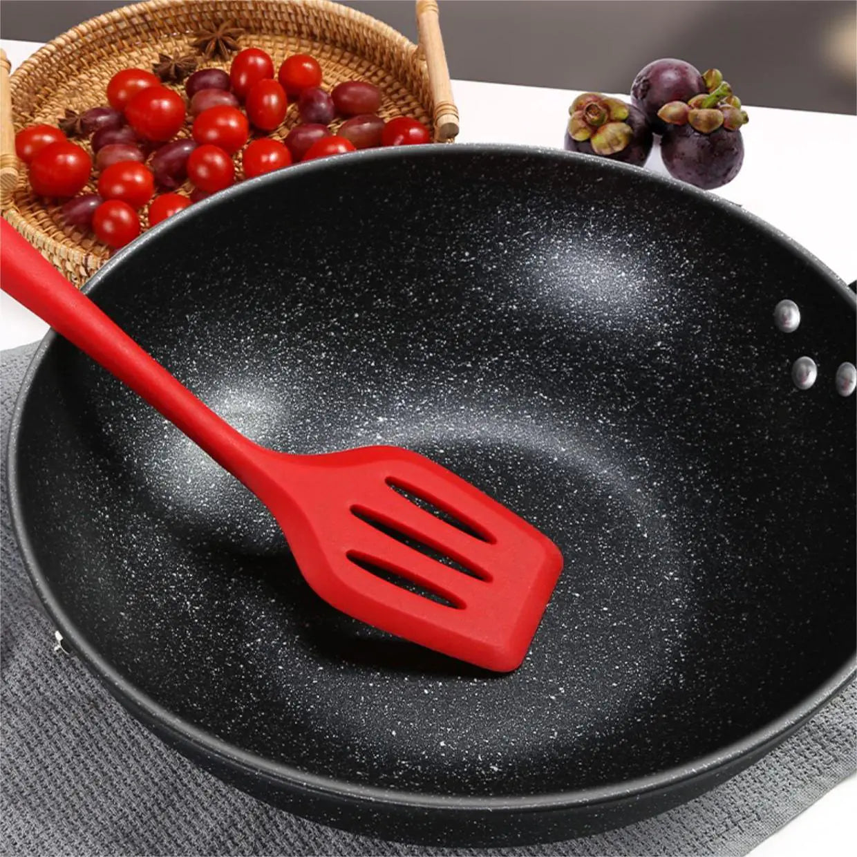 Silica Gel Non-Stick Frying Spatula with Special Leak
